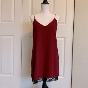 🟥 3/$12! Maroon Forever 21 slip dress with black lace trim size Small